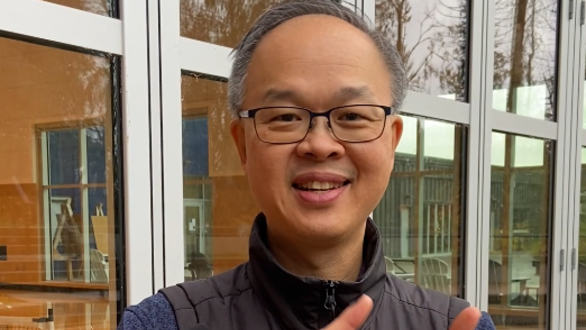 A man counts off reminders on his fingers, stay informed, stay connected.